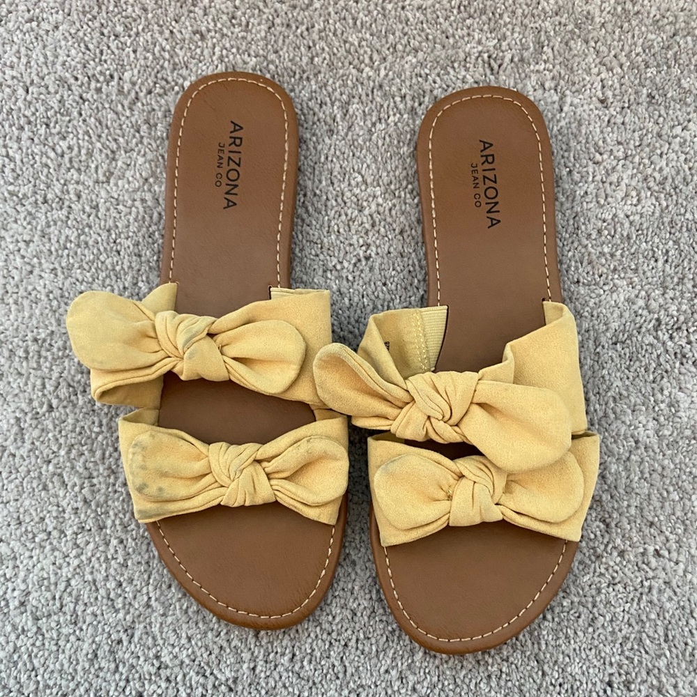 Yellow bow sandals